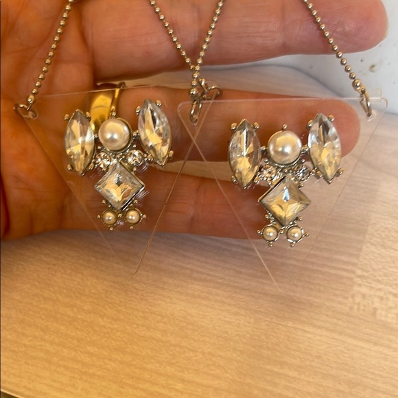 Express Silver and White Geometric Earrings - Picture 4 of 4